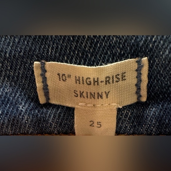 Madewell 10” High-Rise Skinny Jeans in Cordova Wash Button Front Edition - Picture 5 of 11